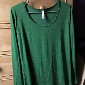 Lularoe lynnae style green shirt